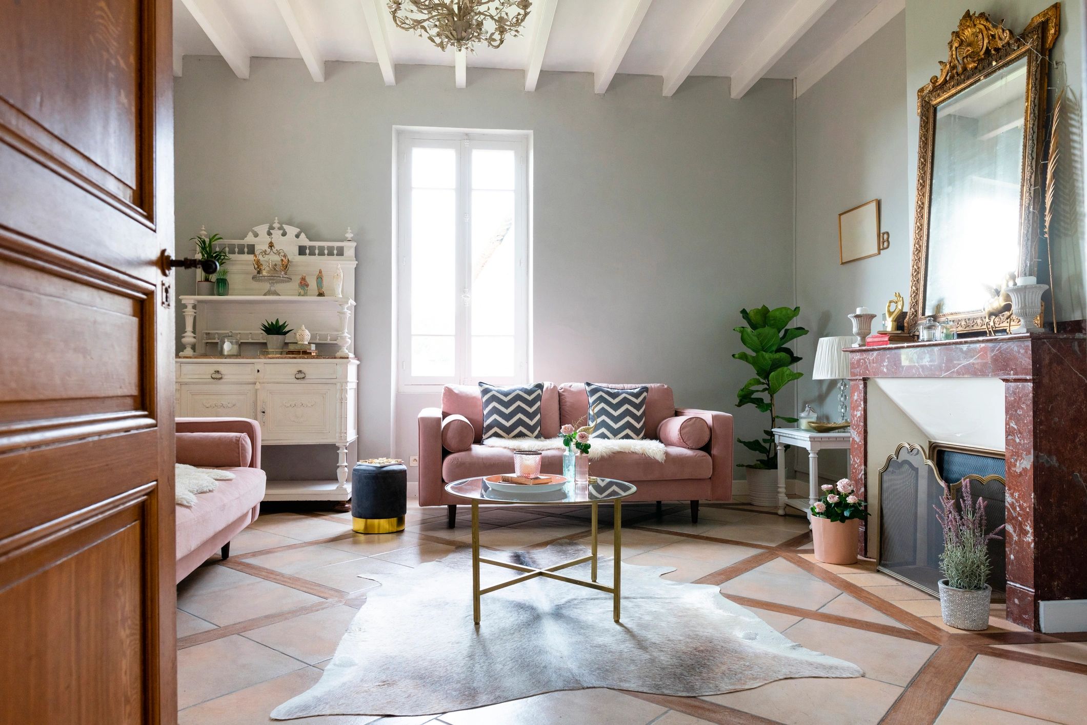 Elegant home interior reflecting HUGLINA's warm and timeless style